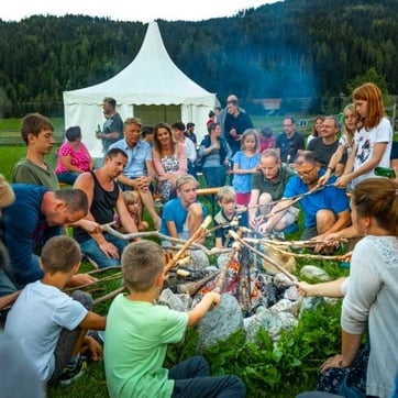 18_flachau_Wanderurlaub mit Familie_sommer_card_lagerfeuer_1