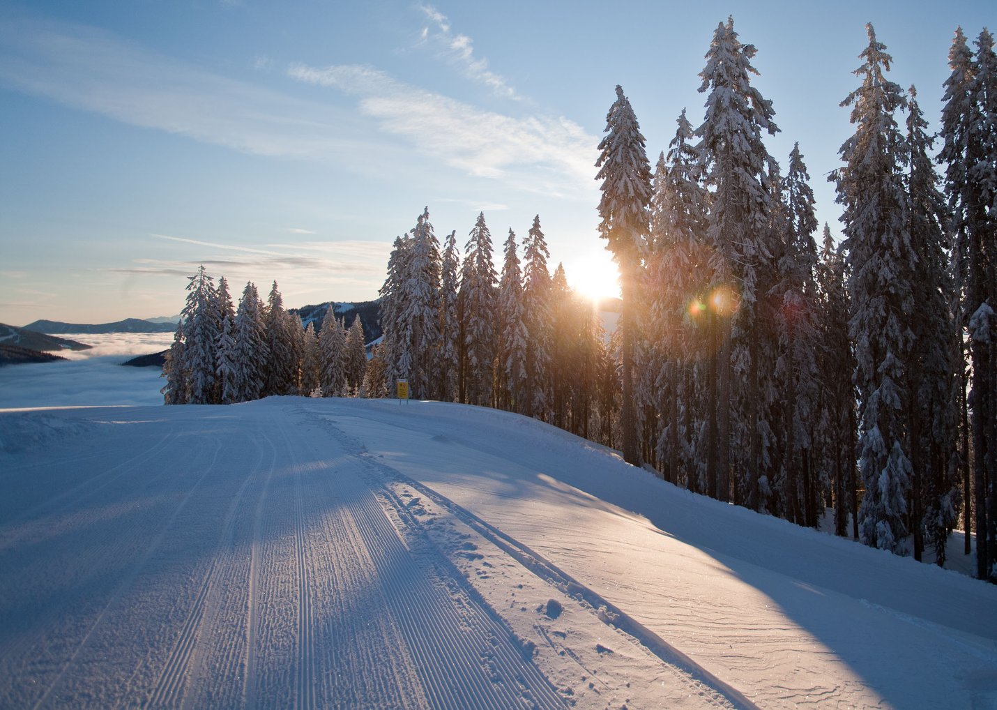 Piste  mit Sonne in Flachau ski-amade